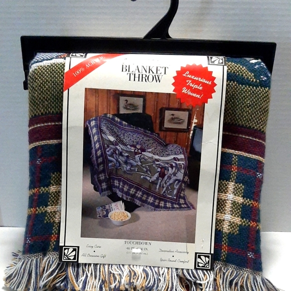 Football Touchdown 46"×60" Triple Layer Woven Jacquard Throw Blanket NEW - Picture 1 of 6